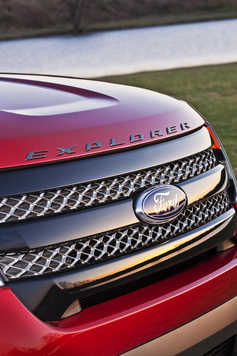  Ford Explorer Sport 2012 года  (фото 44 из 94)